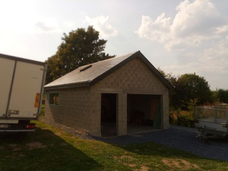 Extra ruimte: garage met nieuw dak