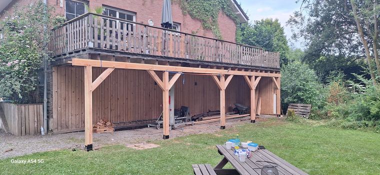 Nieuwe draagstructuur onder het terras
